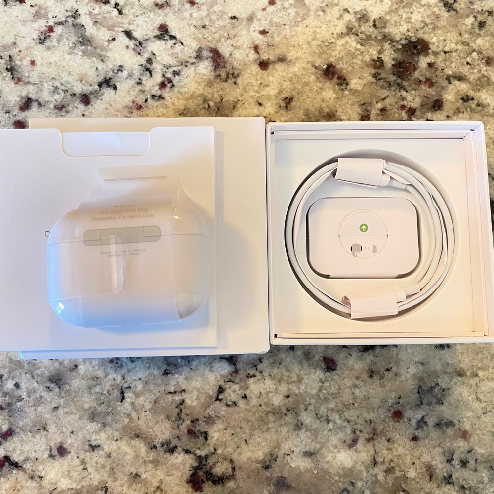 AirPods Pro 2nd Generation With Magsafe Wireless Charging Case - White - Picture 6 of 11